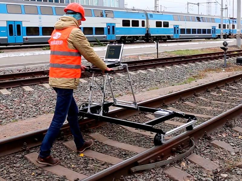 Application of the eddy current flaw detector ETS2-77 for detection of  surface defects Rolling contact fatigue type in rails