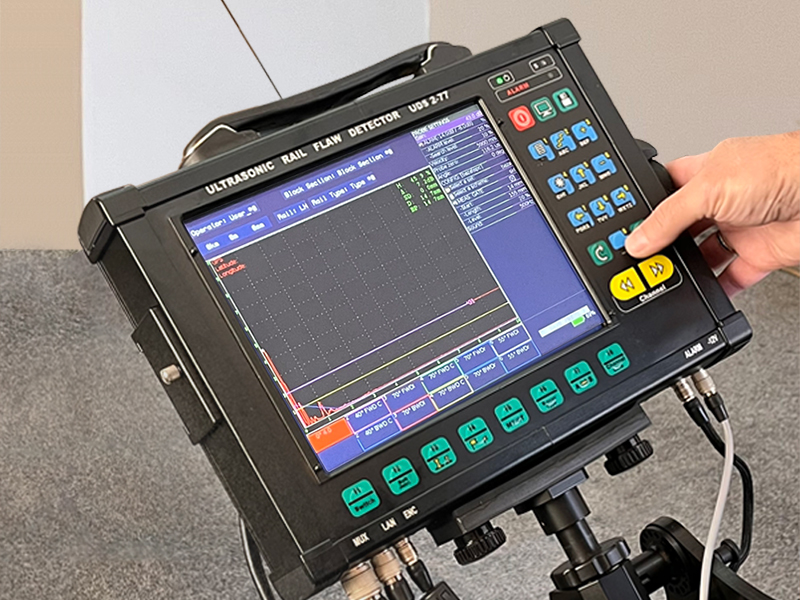 The display of the ultrasonic mechanized flaw detector for the inspection of one rail line UDS2-77